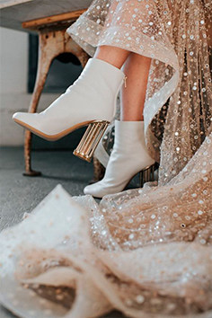 sapato de noiva bota com salto dourado