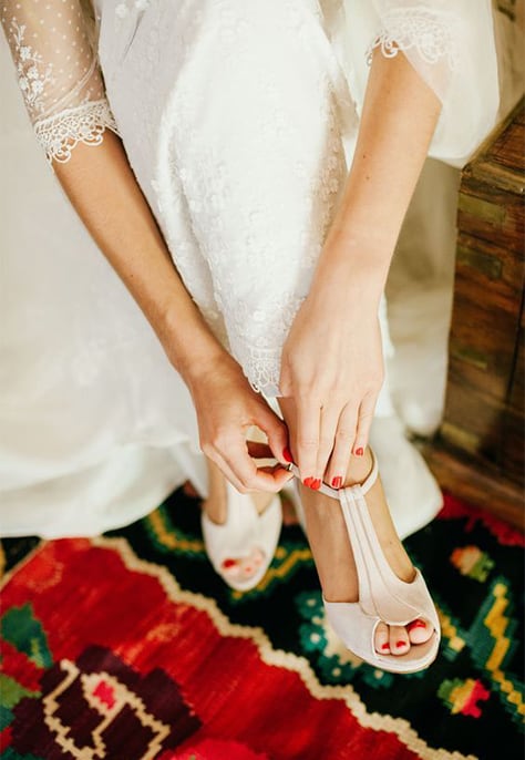 sapato de noiva sandália T casamento no campo