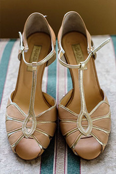 sapato de noiva sandália salto grosso casamento no campo