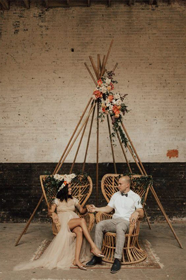 {Tendência} O que é e como usar a Cadeira pavão ou Emmanuelle na decoração do casamento