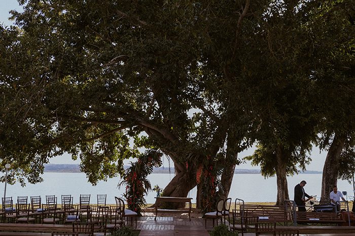 Fusão de estilos em casamento a beira do lago no pôr do sol de Brasília &#8211; Rebeca &#038; Victor