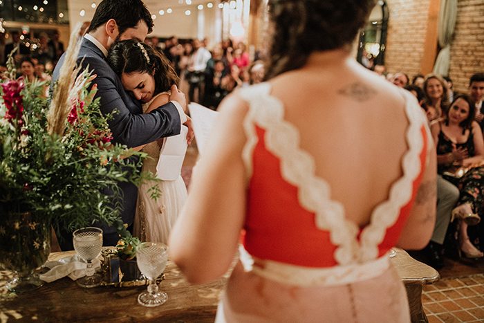 Vibe gostosa de barn wedding aconchegante e colorido no Celeiro Quintal &#8211; Natalia &#038; Cainã