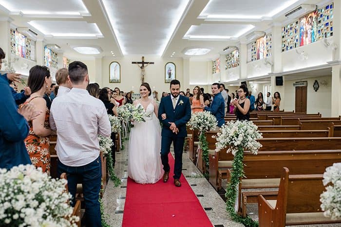Casamento na igreja com recepção no campo em Macaé