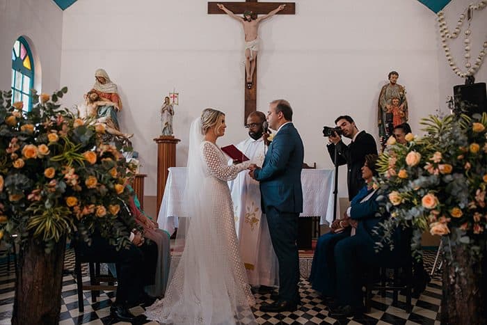 Destination wedding com cerimônia na igreja no Espirito Santo