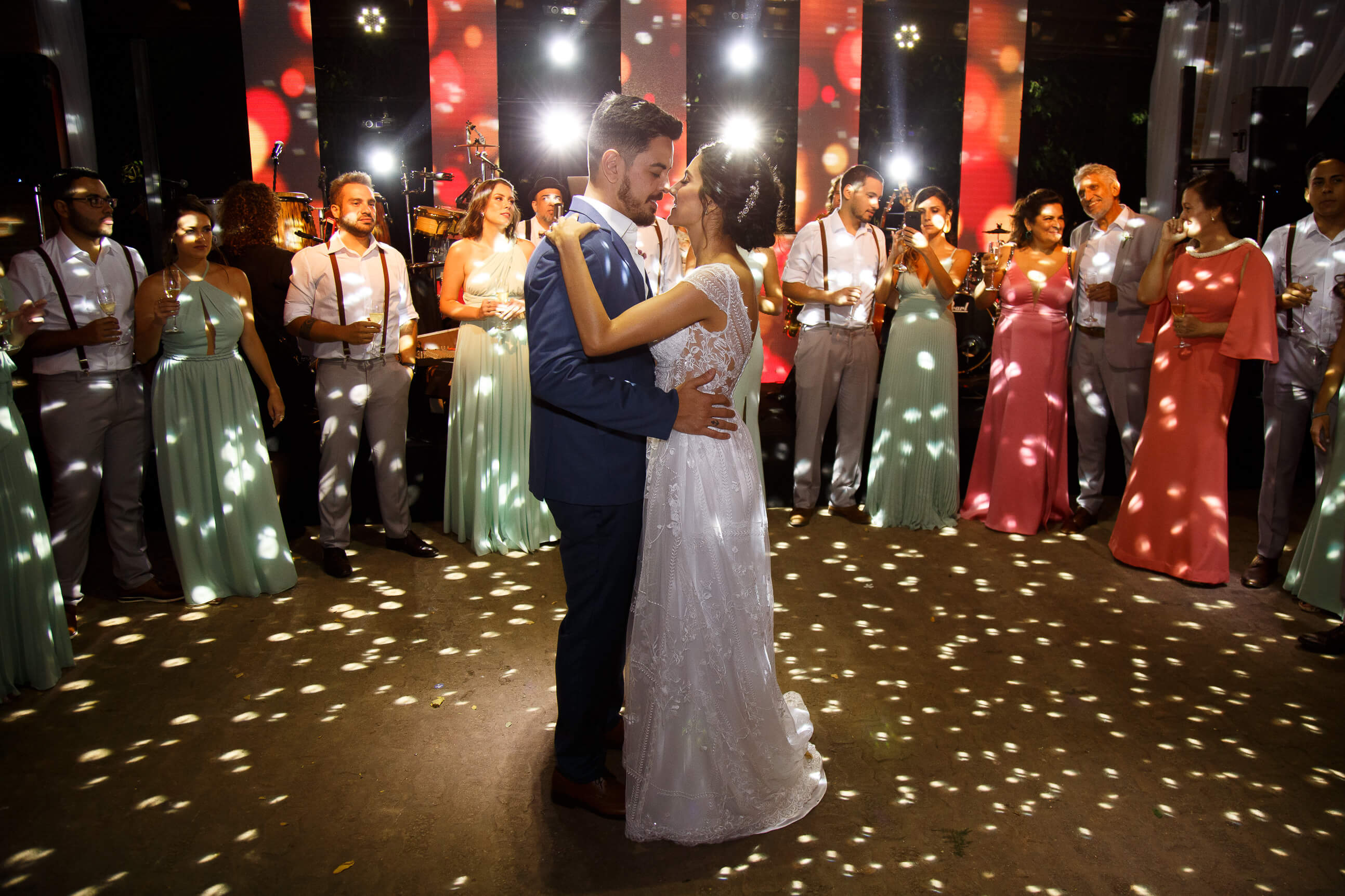 Iluminação de casamento: conheça todos os tipos e saiba como escolher a ideal para seu casamento