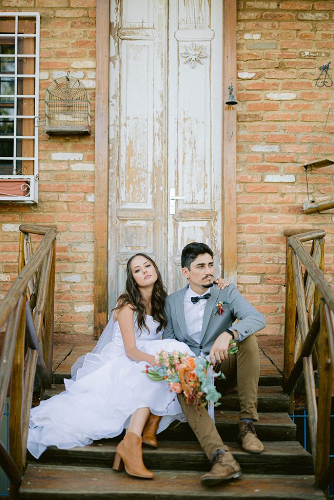 Casamento no campo com noivos de botinhas, decoração boho e muito amor &#8211; Thaís &#038; Lucas