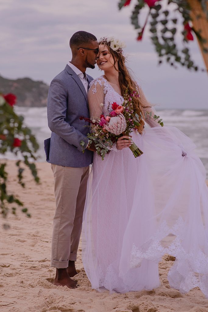  elopement-wedding-na-praia-do-rosa (12)