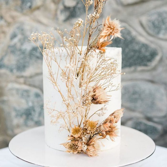  bolo de casamento boho decorado com mosquitinho