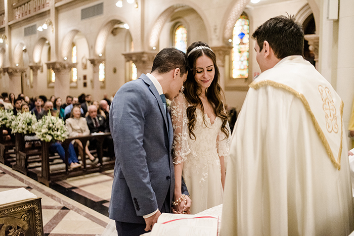 Casamento na igreja com recepção rústica no Espaço Quintal