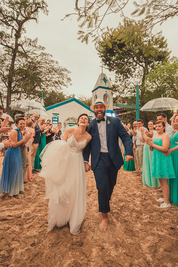 Casamento pé na areia inspirado no jardim de Monet e abençoado pela chuva em Ilhabela &#8211; Anna Julia &#038; Thomas