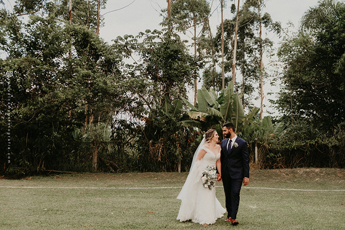 Casamento leve e cheio de verde no Sítio Portal da Serra &#8211; Paula &#038; Matheus