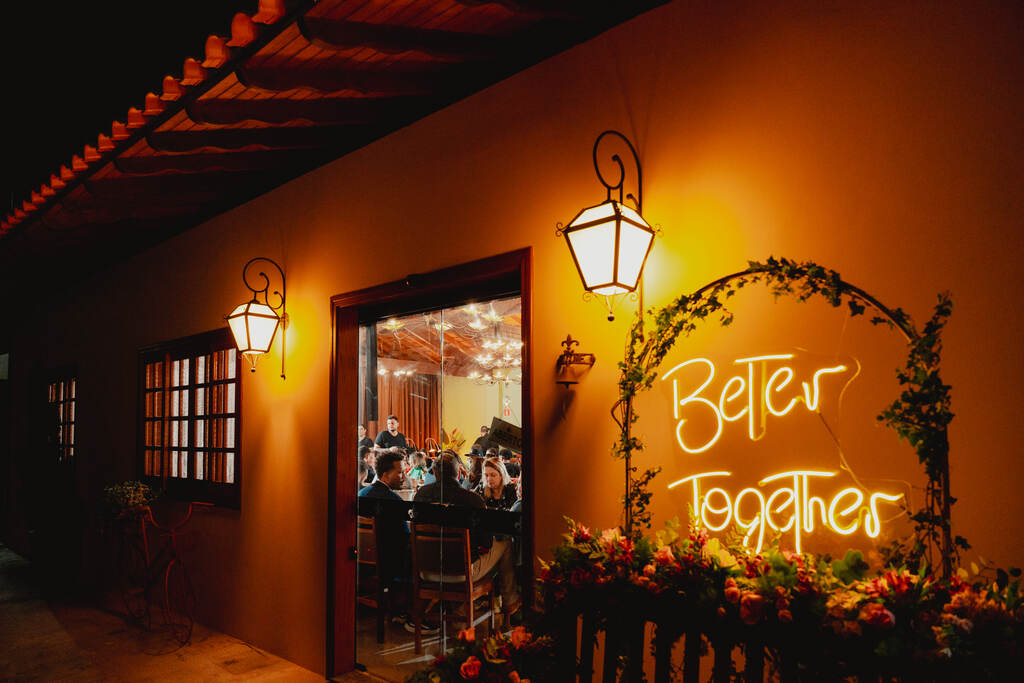 letreiro neon Imperium Village