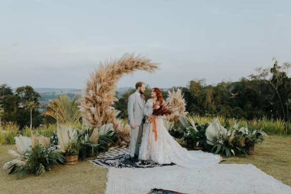 capa post: noivos em cerimônia no Imperium Village