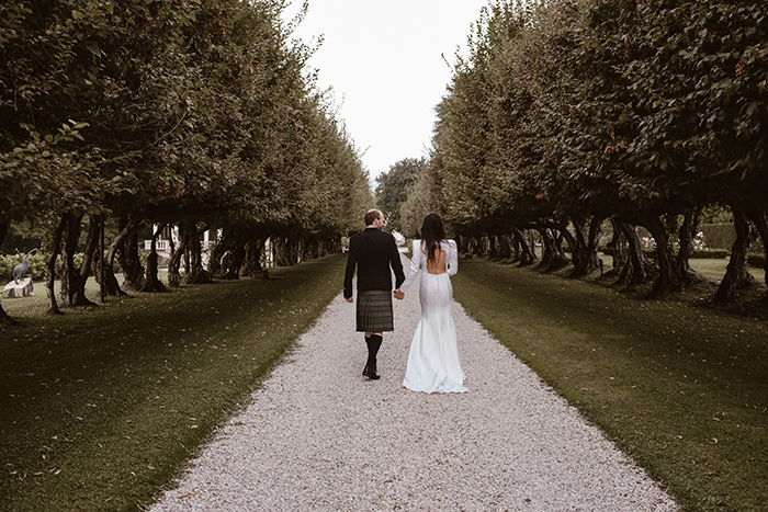 Destination wedding minimalista e chic numa villa italiana