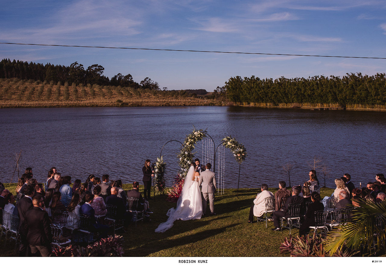 Delicado casamento ao pôr do sol na beira do lago em Porto Alegre &#8211; Alaya &#038; César