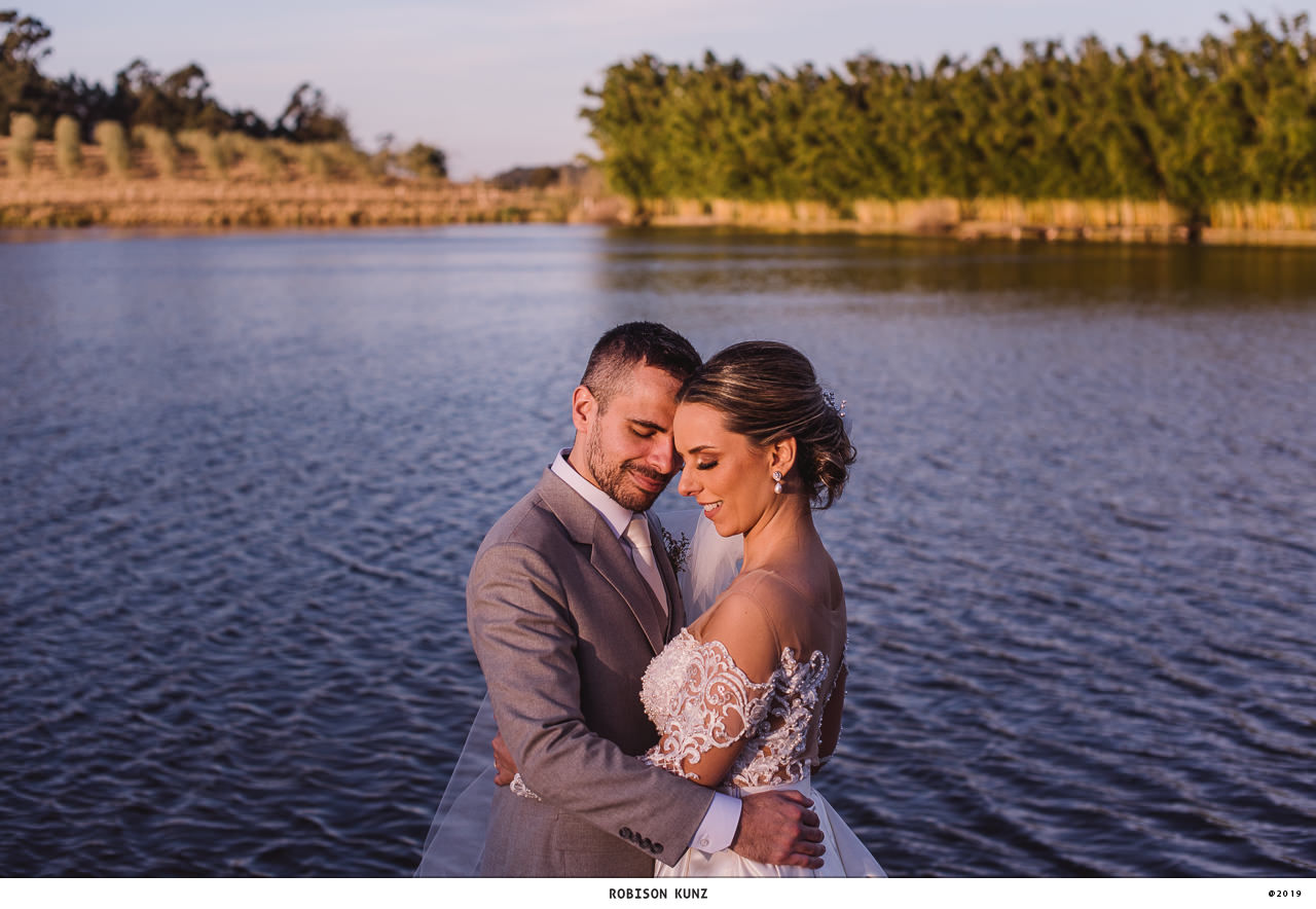 Delicado casamento ao pôr do sol na beira do lago em Porto Alegre &#8211; Alaya &#038; César