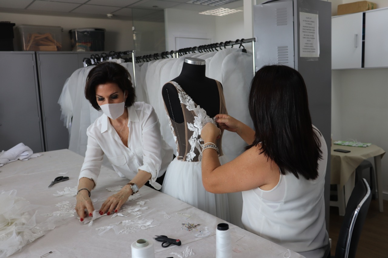 Atelier Luit conta como é processo de criação de um vestido de noiva à distância