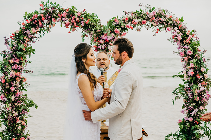 Destination wedding pé na areia cheio de emoções e muito amor em São Sebastião &#8211; Bianca &#038; Gabriel