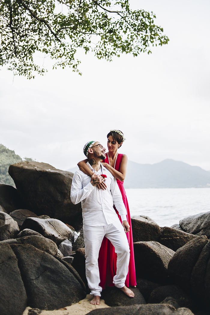 Casamento ecumênico numa casa beira-mar em tarde gostosa de Ubatuba &#8211; Elena &#038; Rodrigo
