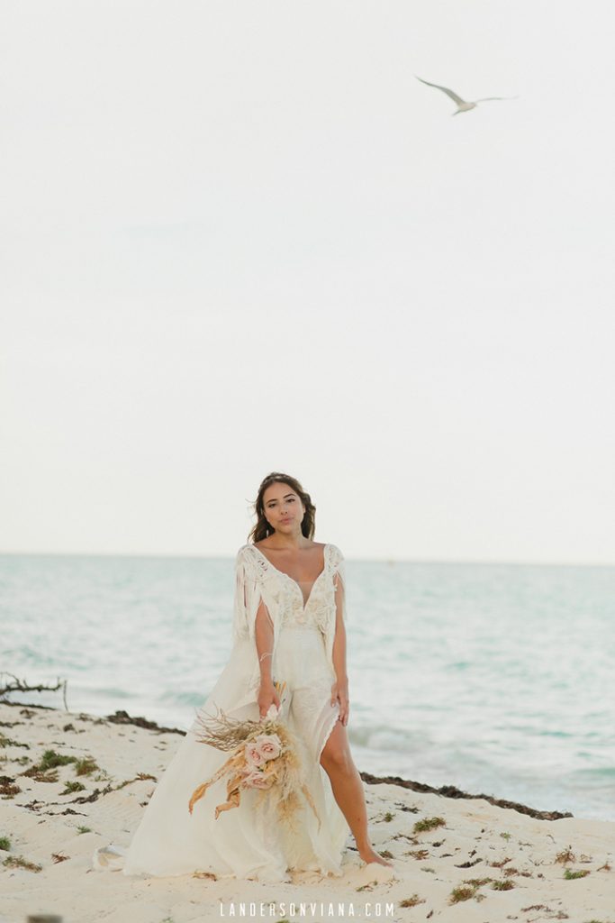  noiva em praia em cancun