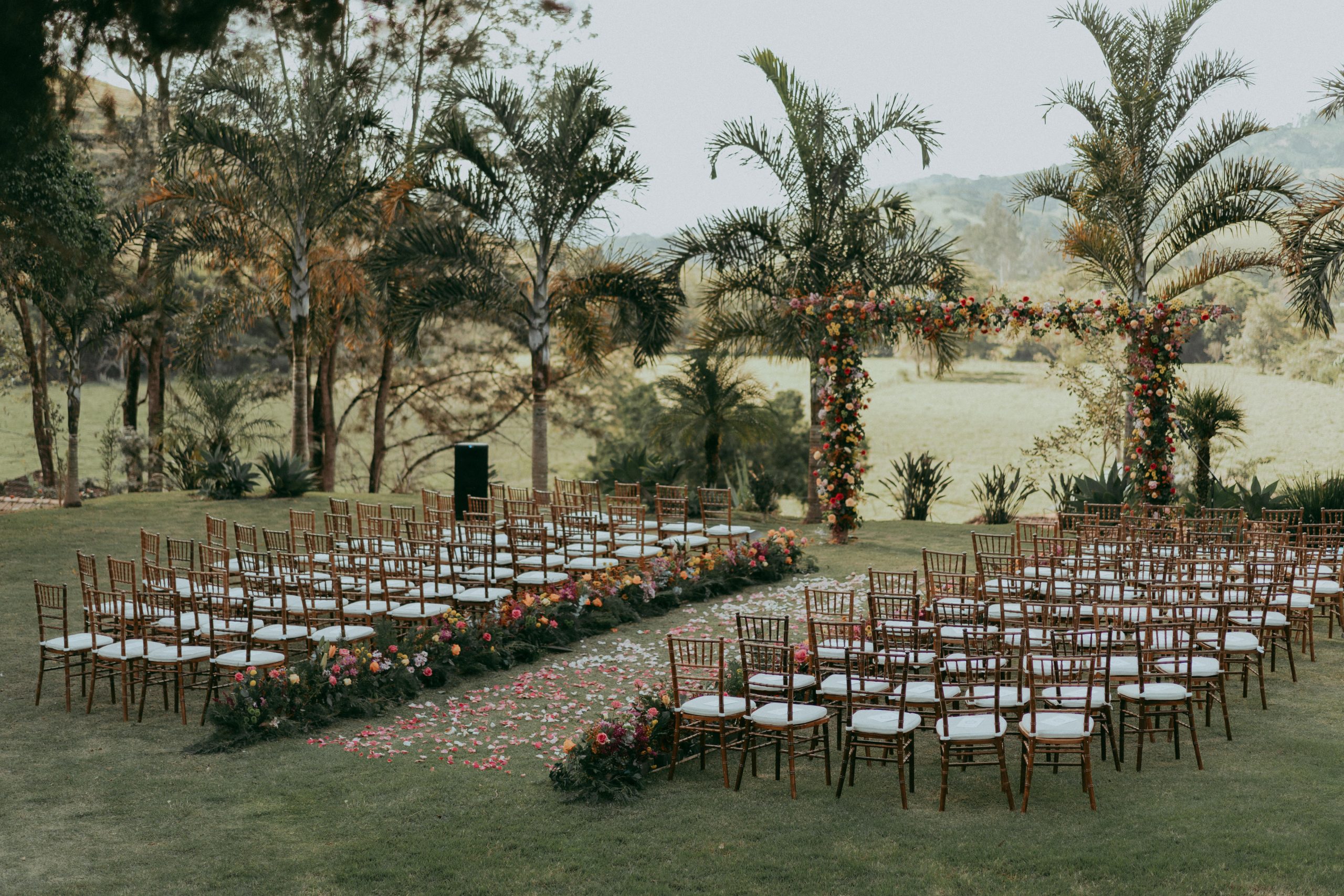 Destination wedding colorido e vibrante no meio da natureza em Minas Gerais &#8211; Jéssica &#038; Nathan