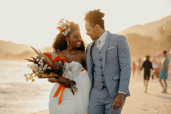 Elopement wedding pé na areia com raizes afro-brasileiras em São Sebastião &#8211; Gisele &#038; Thyago