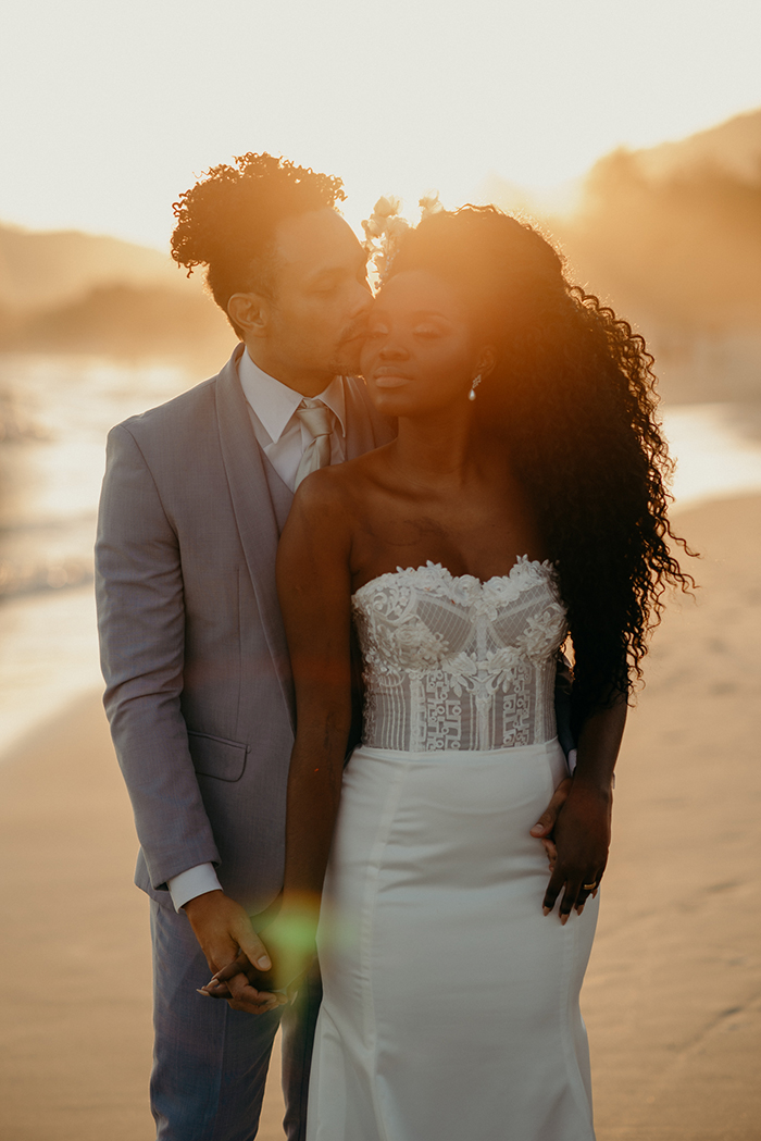 Elopement wedding pé na areia com raizes afro-brasileiras em São Sebastião &#8211; Gisele &#038; Thyago