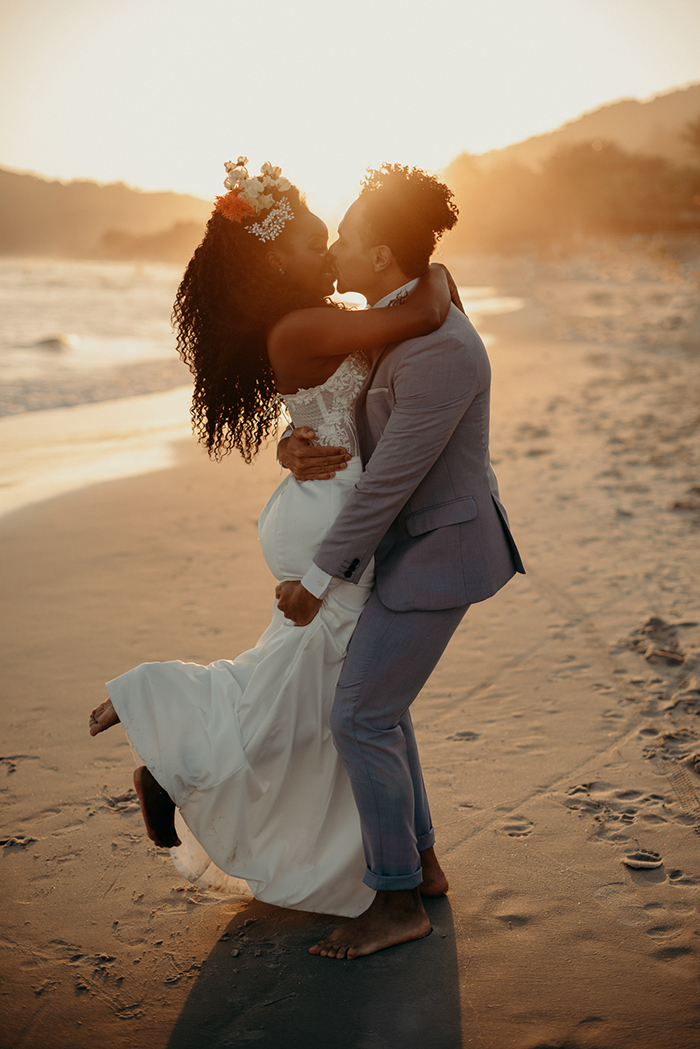 Elopement wedding pé na areia com raizes afro-brasileiras em São Sebastião &#8211; Gisele &#038; Thyago