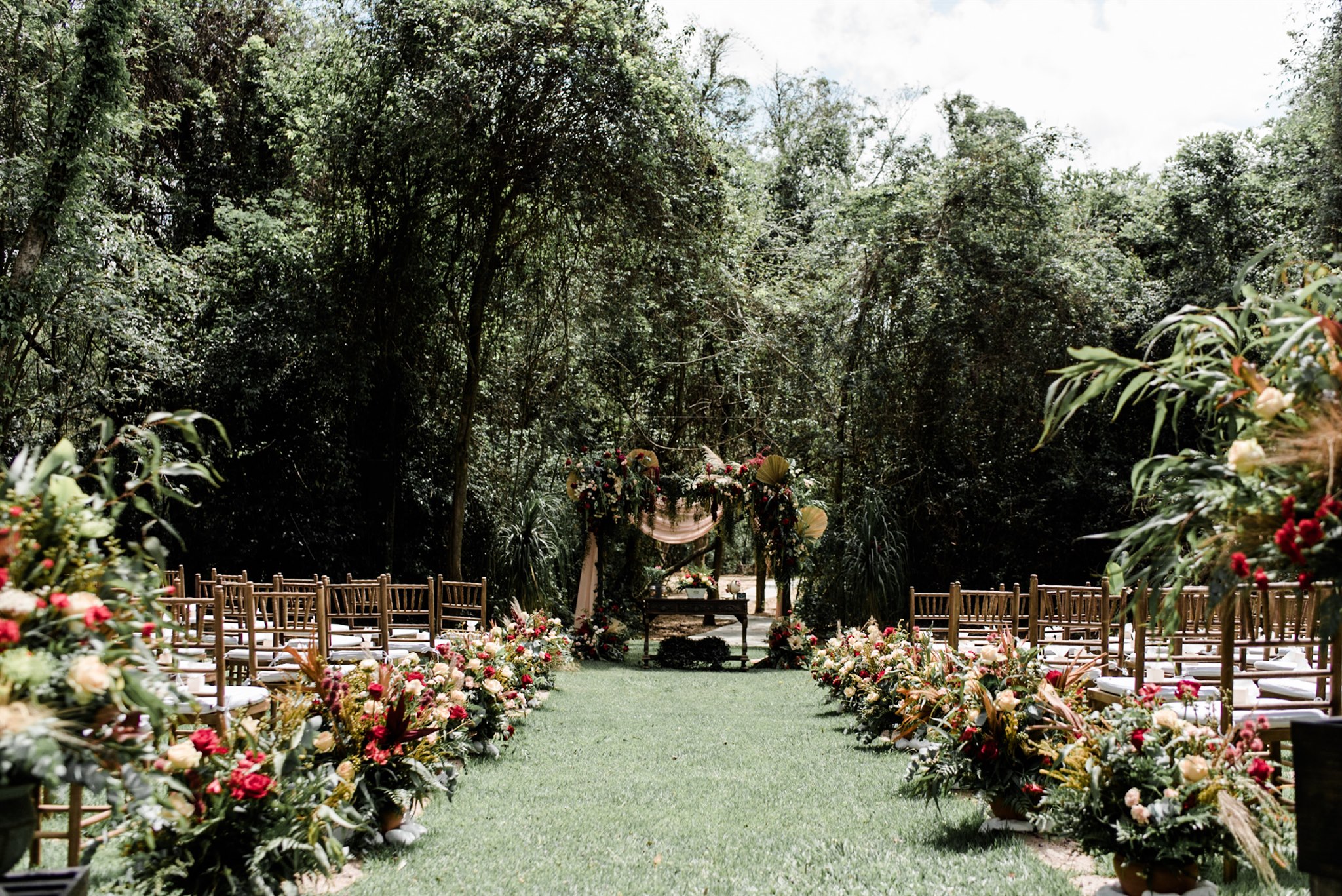 Casamento temático cheio de verde e acolhedor na Villa Mandacarú- Elisa &#038; Roberto