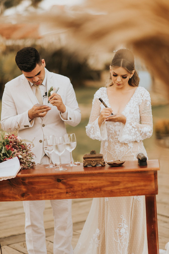 Elopment wedding ao ar livre numa tarde iluminada em Ouro Preto &#8211; Mylla &#038; Wesley