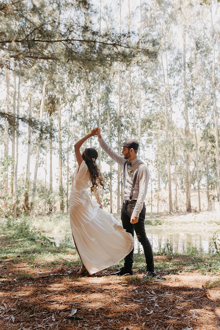Micro wedding rústico e romântico numa floresta ensolarada no Paraná &#8211; Angie &#038; Marcos