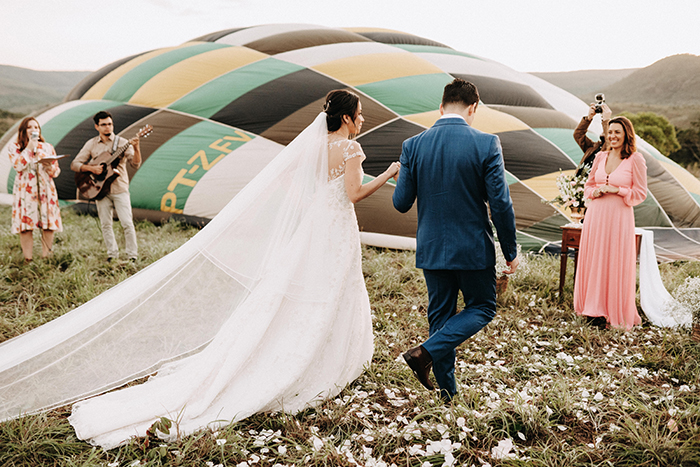 Casamento ao nascer do sol num balão na Chapada dos Veadeiros &#8211; Janinne &#038; Pedro