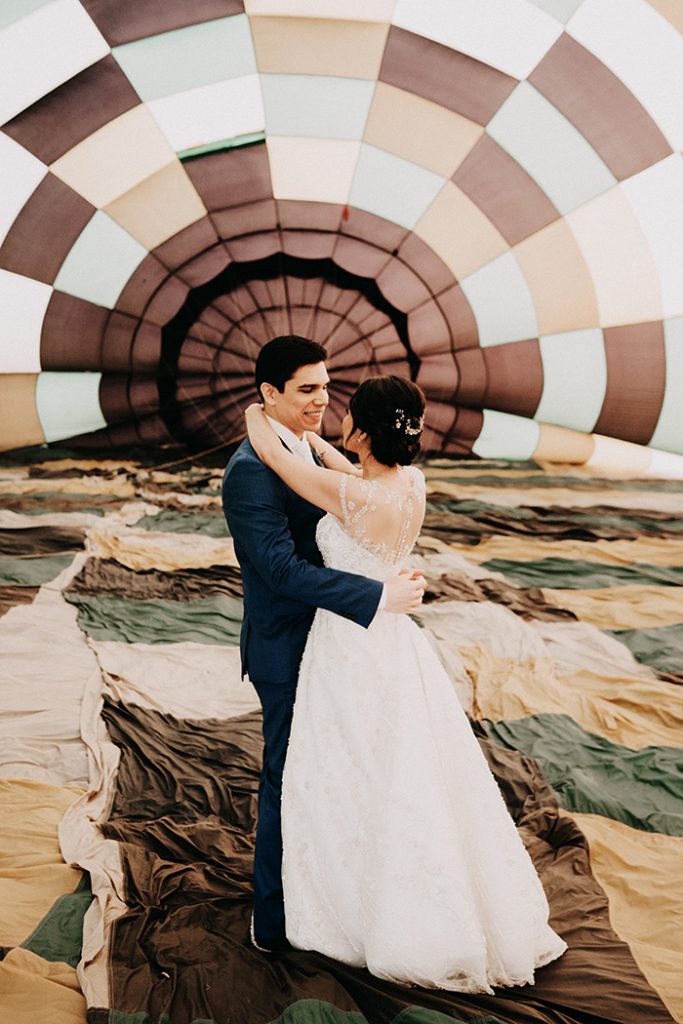 Casamento ao nascer do sol num balão na Chapada dos Veadeiros &#8211; Janinne &#038; Pedro