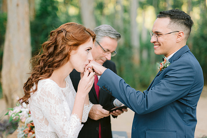 Casamento rústico e singelo com cerimônia ao ar livre &#8211; Carolina &#038; Juliano