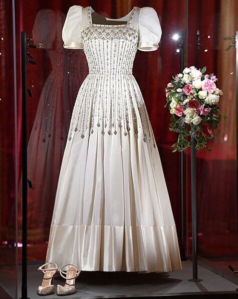  Princess-Beatrice-Wedding-Dress-7