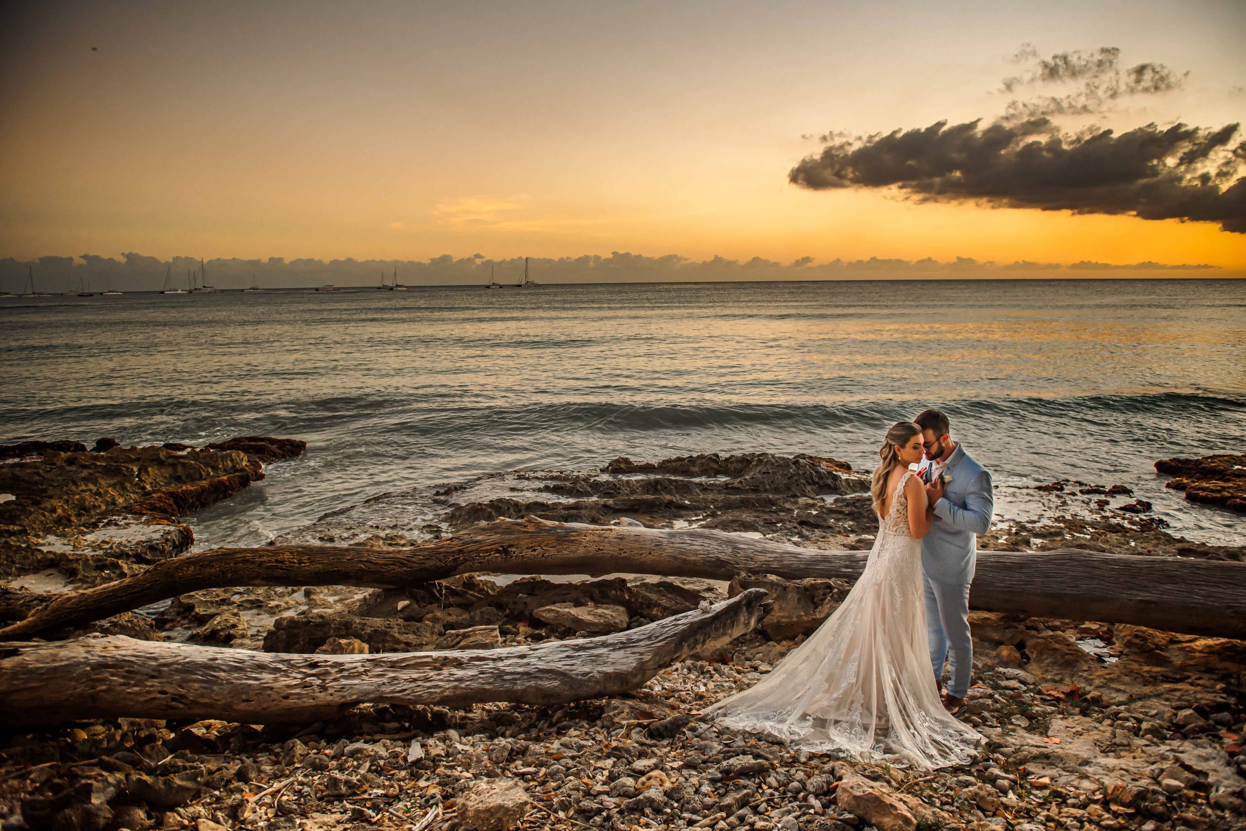 Destination wedding em cenário paradisíaco ao pôr do sol em Punta Cana- Camilla &#038; João