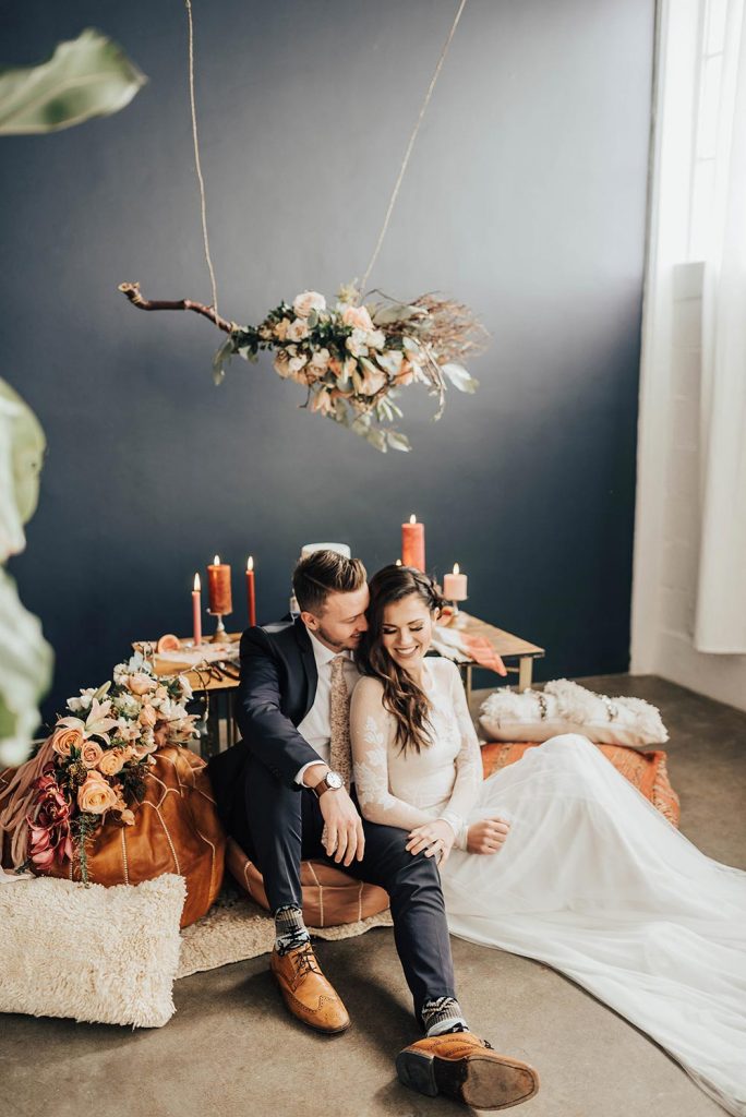  modern-boho-wedding-inspiration-with-a-custom-tassel-backdrop-01