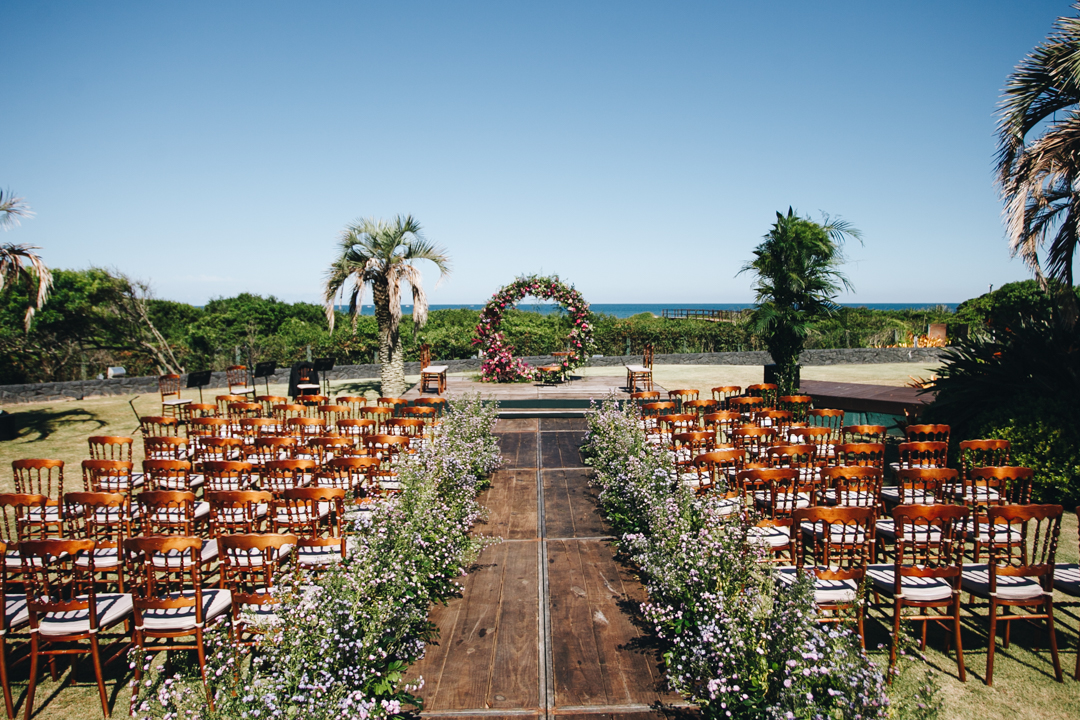 Destination Wedding ao ar livre com vista para o mar em Florianópolis &#8211; Juliana &#038; Diego