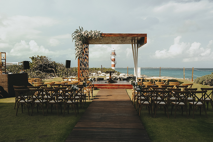 Destination Wedding descontraído com vista para farol em tarde iluminada em Cancún &#8211; Raissa &#038; Davi