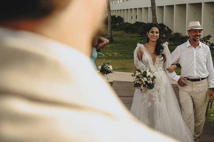 Destination Wedding descontraído com vista para farol em tarde iluminada em Cancún &#8211; Raissa &#038; Davi