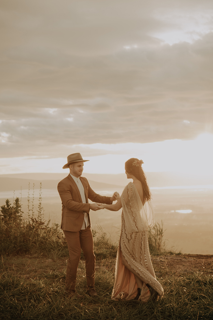 {Editorial Aurora} A delicadeza e o romance de um elopement wedding ao nascer do sol