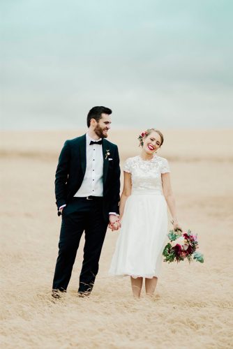 capa post: noivos em casamento no campo