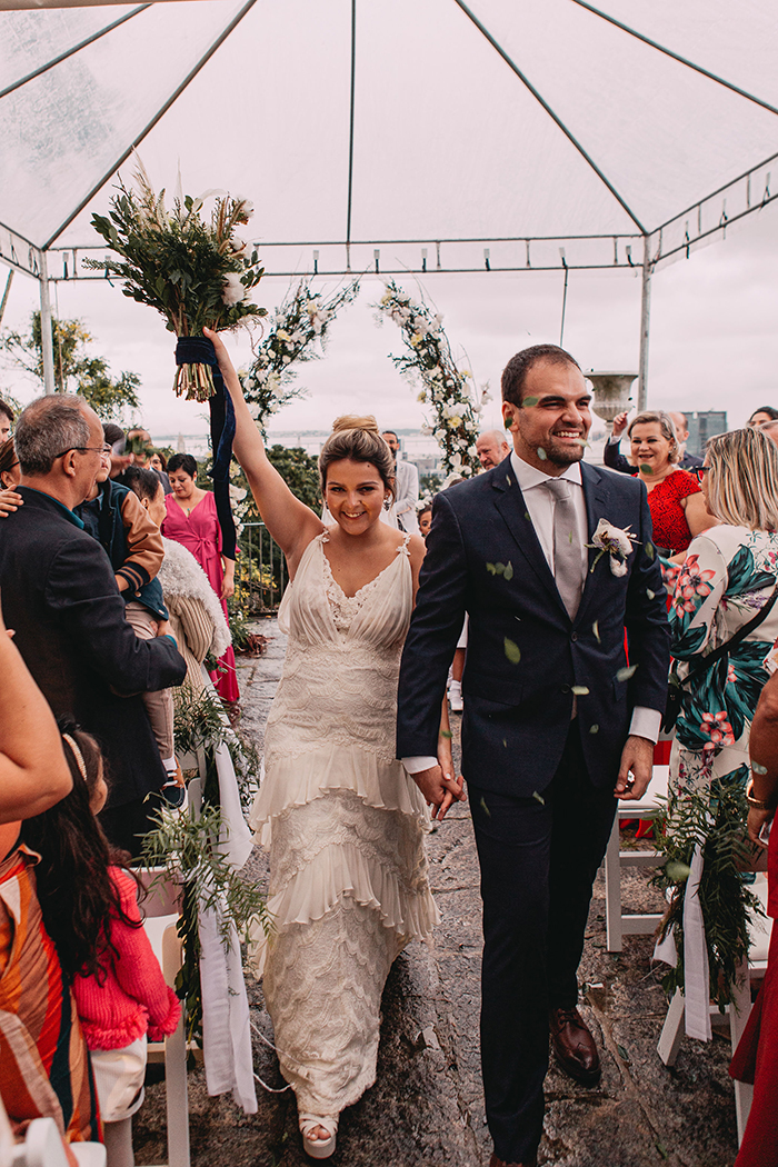 Casamento elegante com toque minimalista numa tarde adorável no Rio de Janeiro – Mariane & Léo