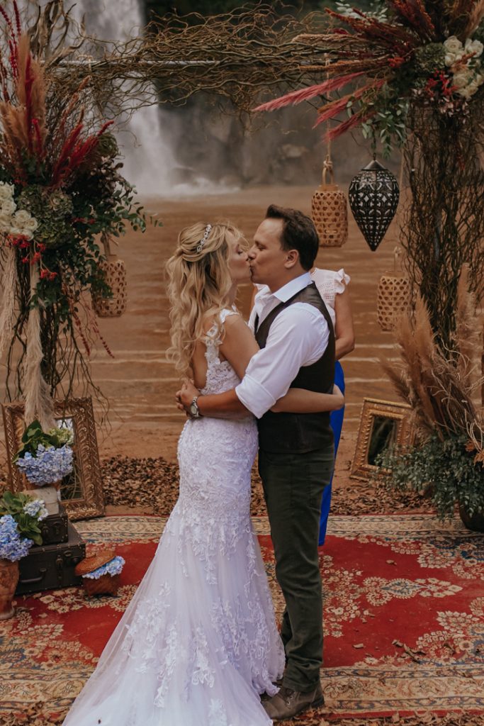  micro-wedding-na-cachoeira (27)