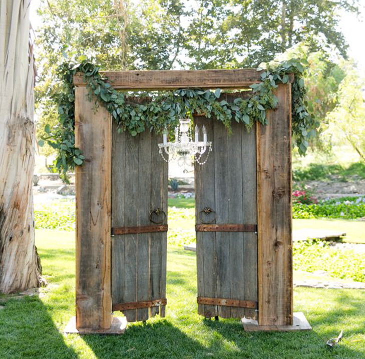 altar com porta para casamento rústico