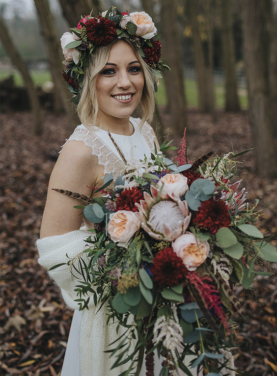 coroa de flores marsala para noiva