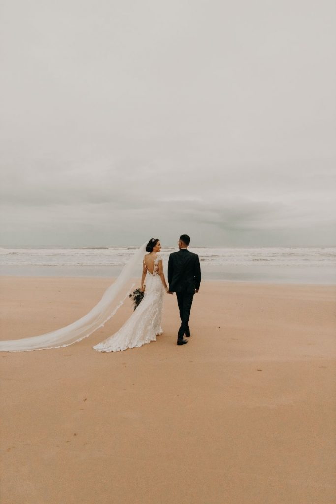 Casamento na praia romântico numa tarde cheia de amor no litoral de São Paulo &#8211; Ludmila &#038; Paulo