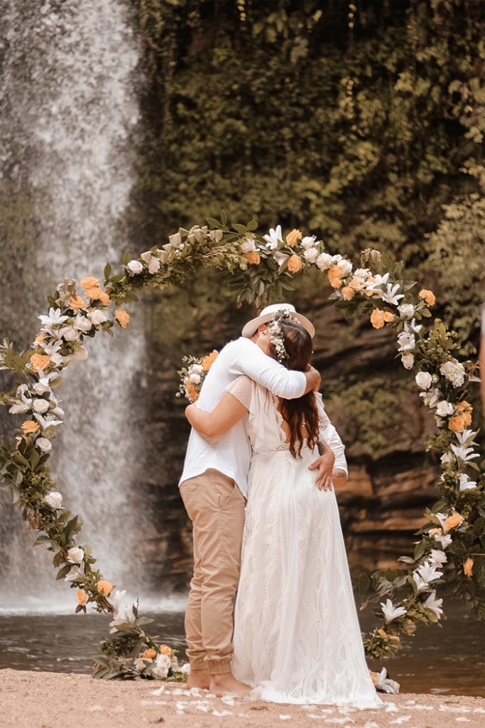  elopement-wedding-na-cachoeira (10)