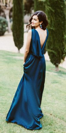 vestido decotado azul para noivado