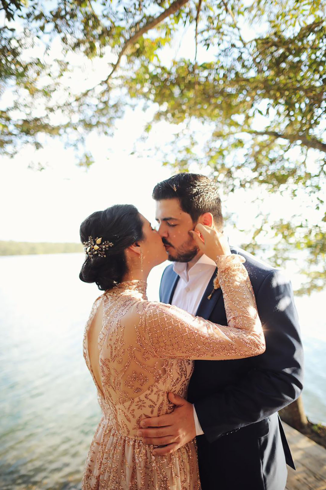 Elopement wedding boho no lago com pôr do sol deslumbrante em Brasília &#8211; Miryane &#038; Bruno